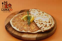 Լահմաջո հավի մսով