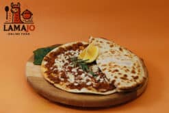 Լահմաջո անգուսի մսով և մոցարելլա պանրով